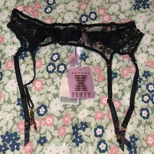 Savage x Fenty Black Floral Garter Belt Set Size Large NWT